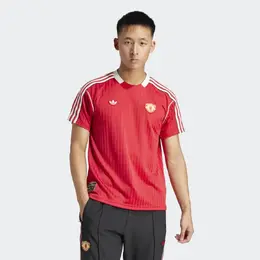 Adidas: Красная футболка 