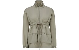 Moncler: Зелёная куртка 