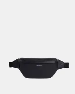Calvin Klein: Чёрная поясная сумка 