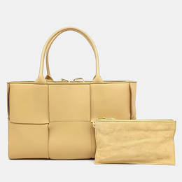 Bottega Veneta: Бежевая сумка-шоппер  Arco