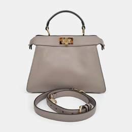 Fendi: Бежевая сумка  Peekaboo