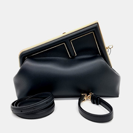 Fendi: Чёрная сумка  First