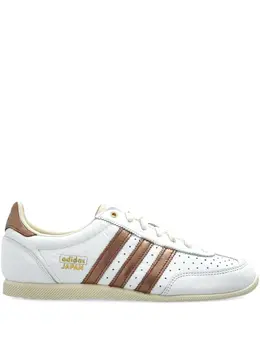 adidas: Белые кроссовки 