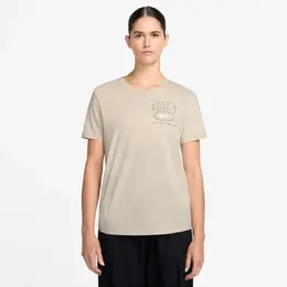 Nike: Белая футболка  Sportswear Club