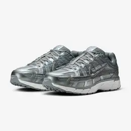 NIKE: Серые кроссовки 