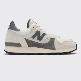 New Balance: Бежевые кроссовки 