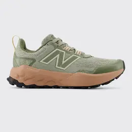 New Balance: Зелёные кроссовки 