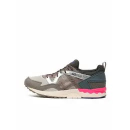 ASICS: Кроссовки 