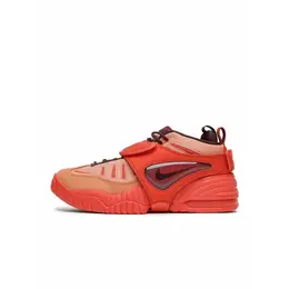 NIKE: Яркие кроссовки 