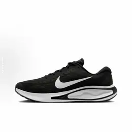 NIKE: Чёрные кроссовки 