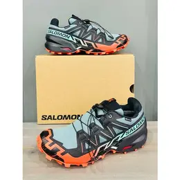 Salomon: Зелёные кроссовки 