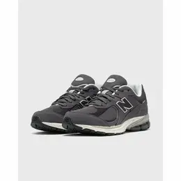 New Balance: Серые кроссовки  2002R