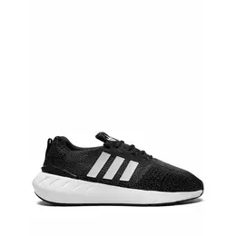 adidas: Чёрные кроссовки  Swift Run