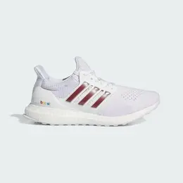 adidas: Белые кроссовки  UltraBoost