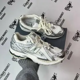New Balance: Серебристые кроссовки  1906R