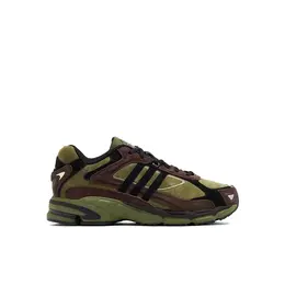 adidas: Тёмные кроссовки  Response