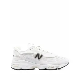 New Balance: Серые кроссовки 