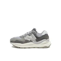 New Balance: Серые кеды 