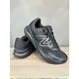 New Balance: Чёрные кроссовки 