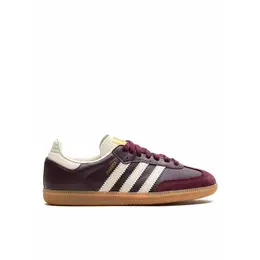 adidas: Красные кроссовки 