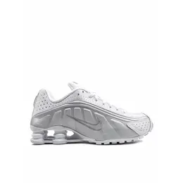 NIKE: Белые кроссовки  Shox R4