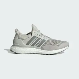 adidas: Белые кроссовки  UltraBoost