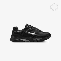 NIKE: Чёрные кроссовки 