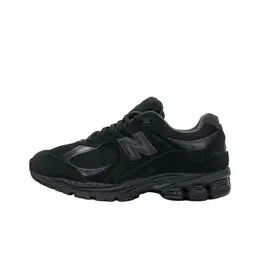 New Balance: Чёрные кроссовки  2002R