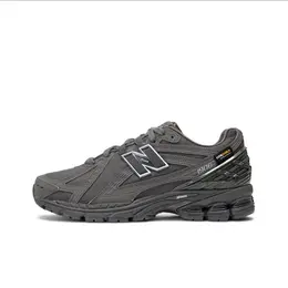 New Balance: Чёрные кроссовки  1906R
