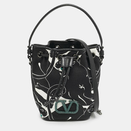Valentino: Чёрная сумка 