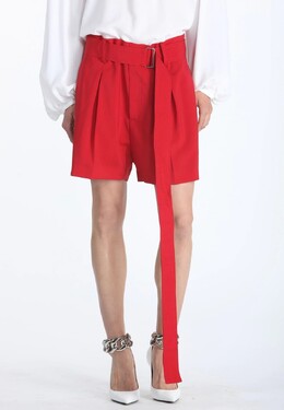 N21: Красные шорты 