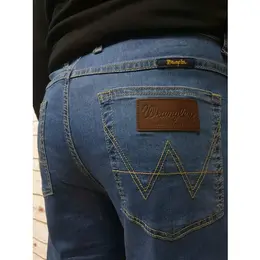 Wrangler: Классические джинсы 