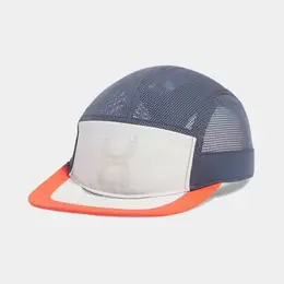 Under Armour: Белая кепка 