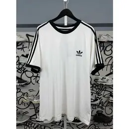 adidas: Футболка  Stripes в полоску