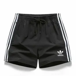 adidas: Спортивные шорты 