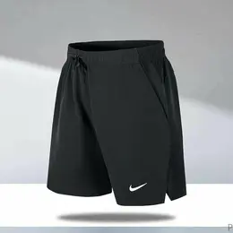 NIKE: Спортивные шорты 