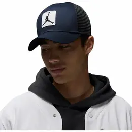 NIKE: Чёрная кепка 