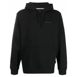 patagonia: Чёрная толстовка 