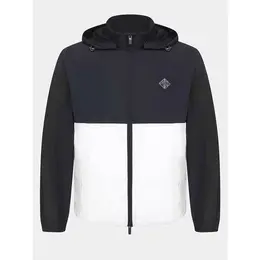 Armani Exchange: Многоцветная куртка 