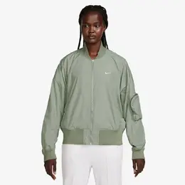 Nike: Зелёная куртка  Sportswear Essential