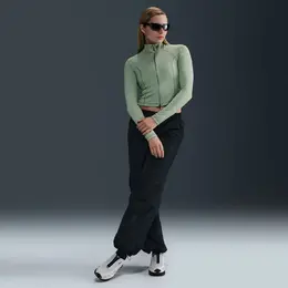 Nike: Зелёная куртка  Sportswear