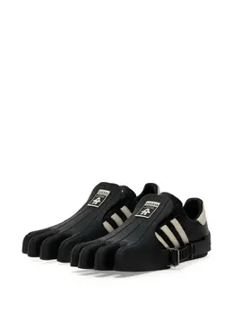 adidas: Чёрные кроссовки 