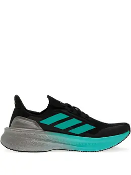 adidas: Чёрные кроссовки  UltraBoost