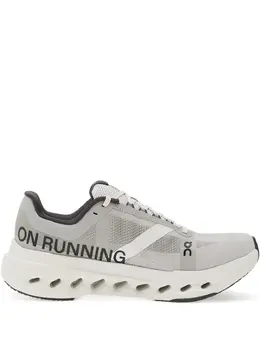 On Running: Светлые кроссовки 