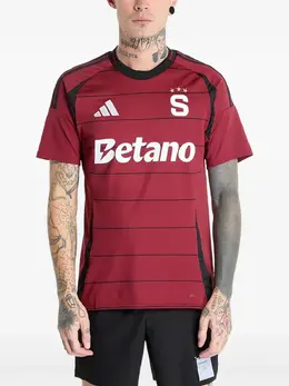 adidas: Футболка с принтом 
