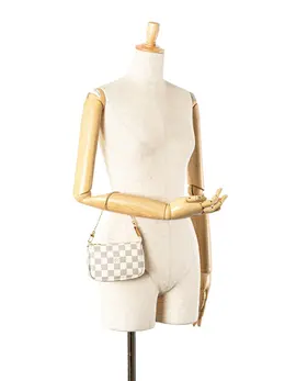 Louis Vuitton Pre-Owned: Белая сумка 