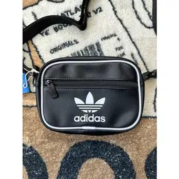 adidas: Чёрная сумка 