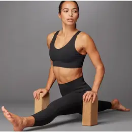 adidas: Чёрный топ  Yoga