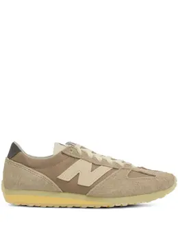 New Balance: Светлые кроссовки 