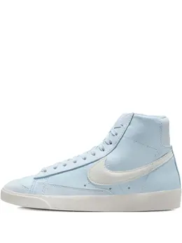 Nike: Светлые кроссовки  Blazer Mid 77